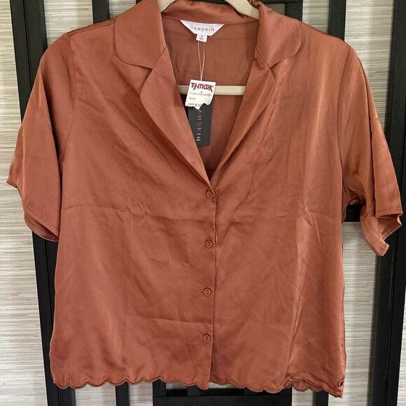 Danskin Other - NWT Danskin rust copper color Silkky lounge wear top pajama top size S
